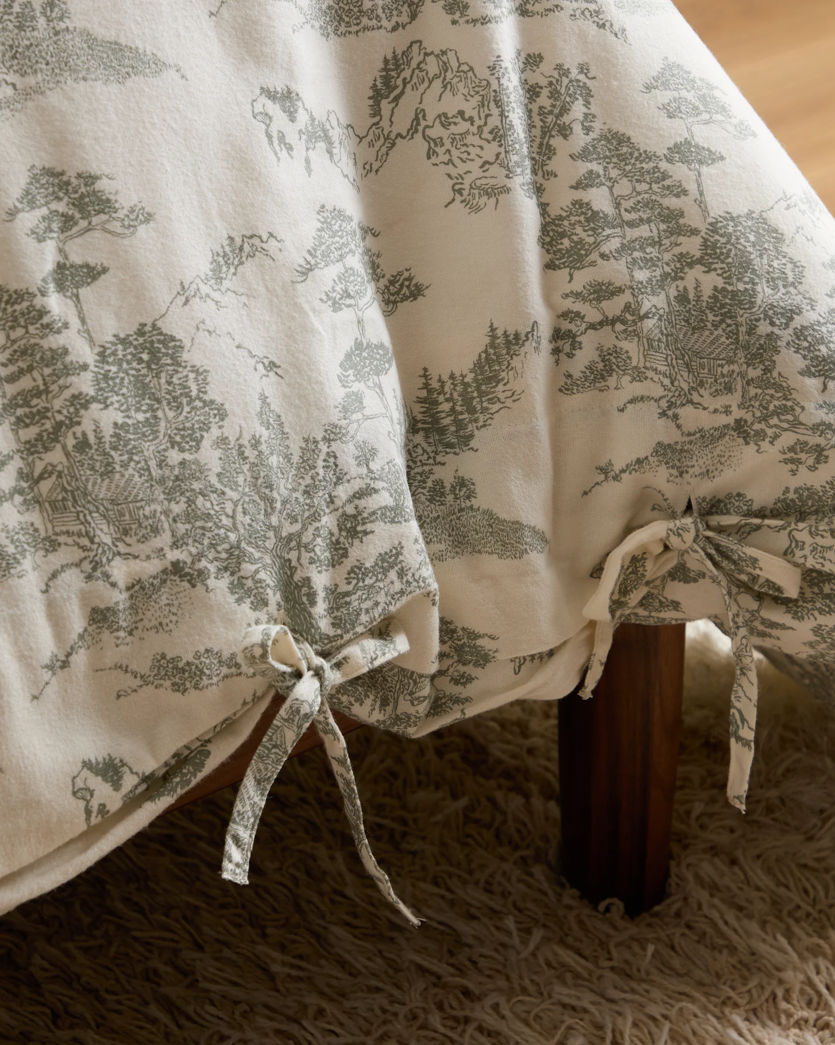 Foxford Eve Toile Flannel Duvet Set - Image 4