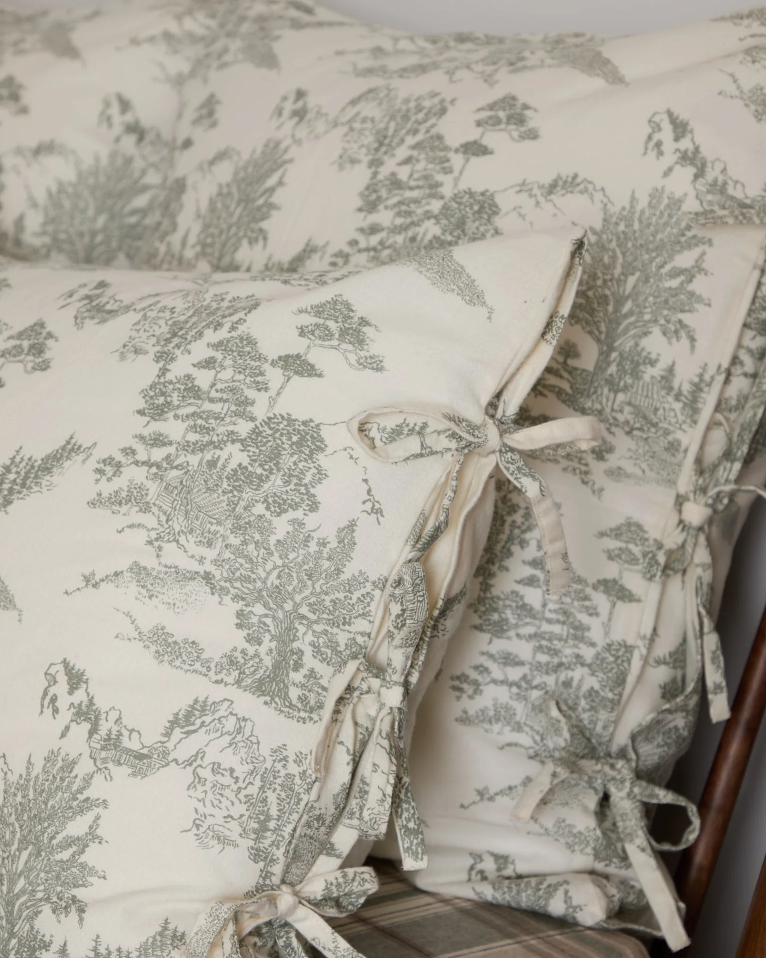 Foxford Eve Toile Flannel Duvet Set - Image 5