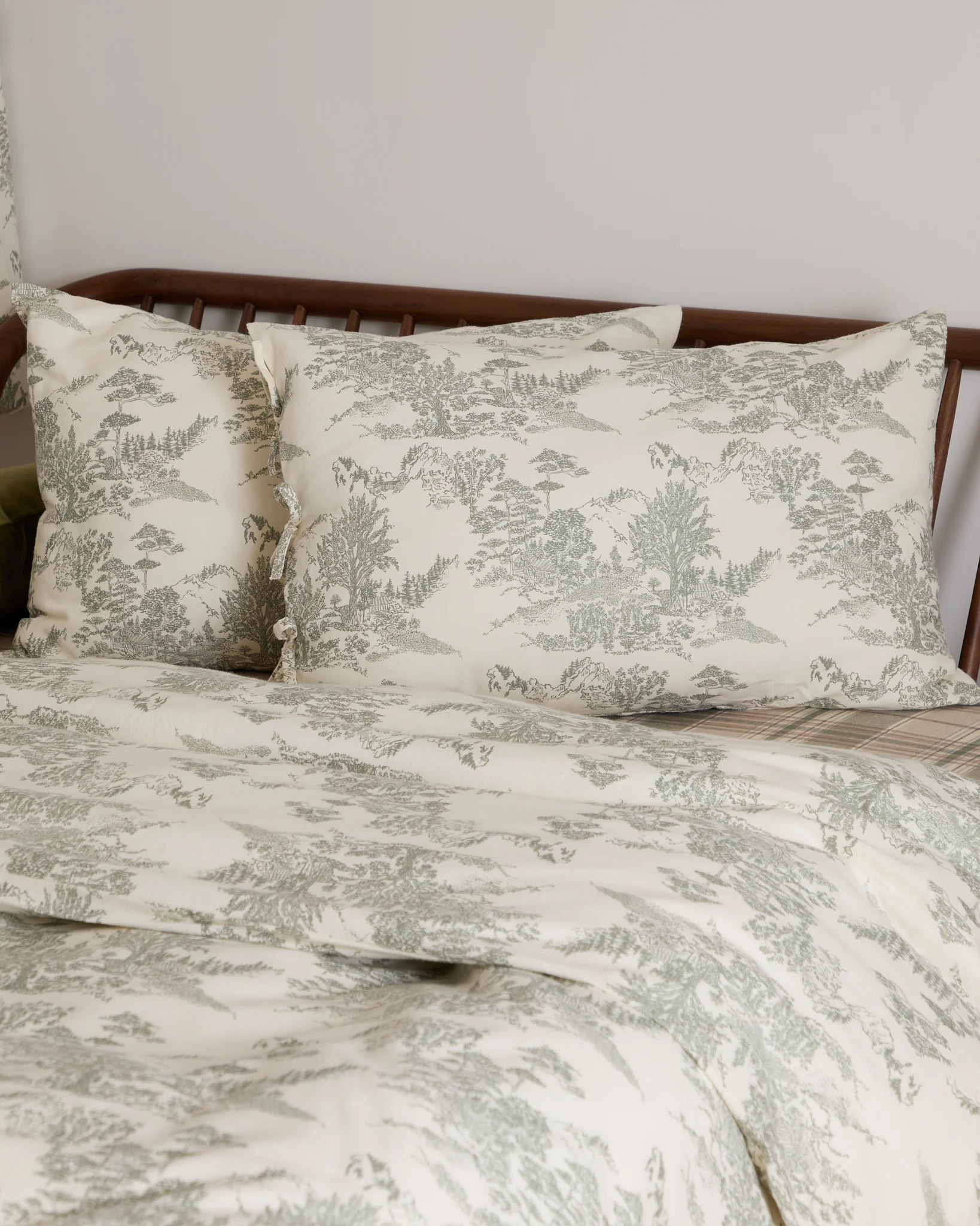 Foxford Eve Toile Standard Pillowcase Set
