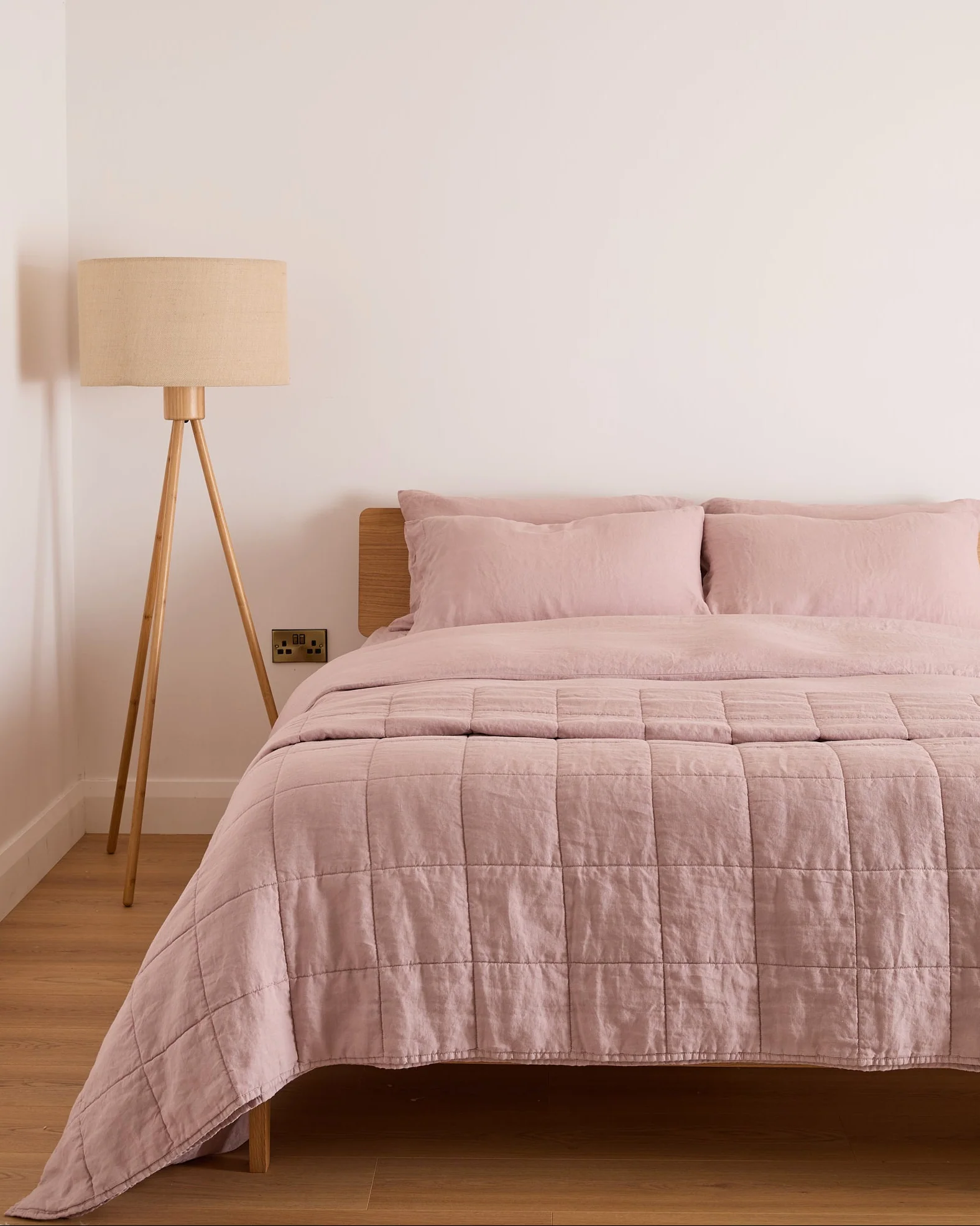 Foxford Blush Pink Linen Quilt