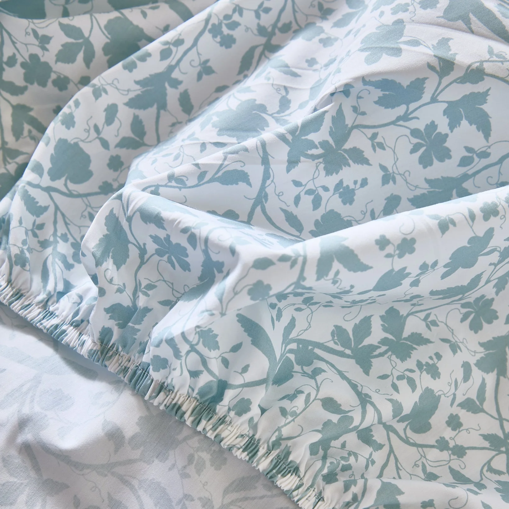 Foxford Claire Fitted Sheet - Image 2