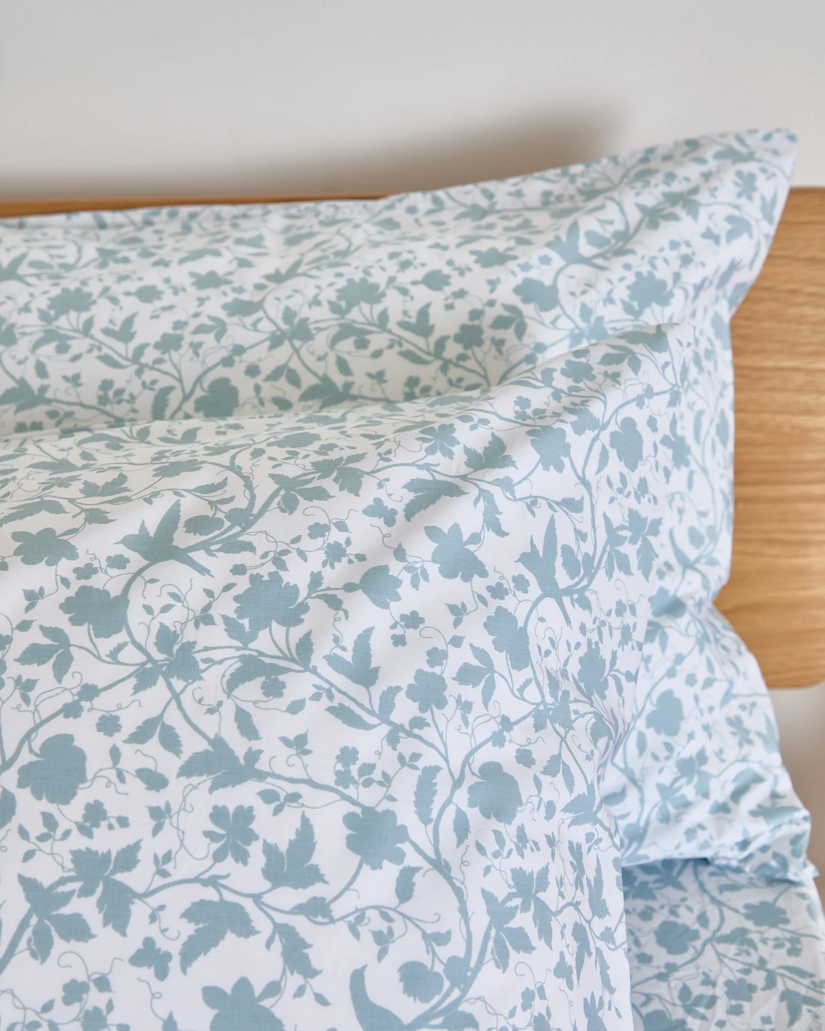 Foxford Claire White Pillowcase Set - Image 2