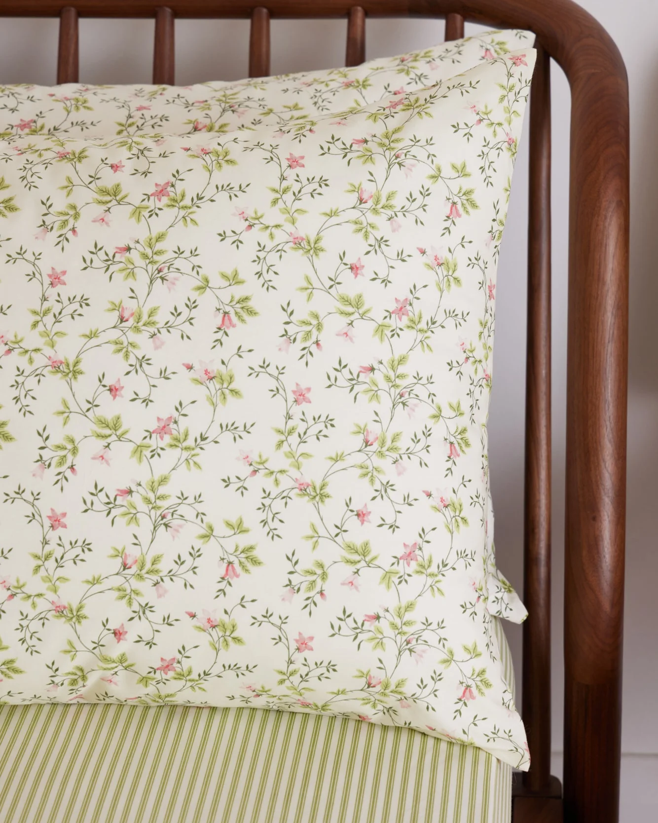 Foxford Dainty Lily Pillowcase - Image 2
