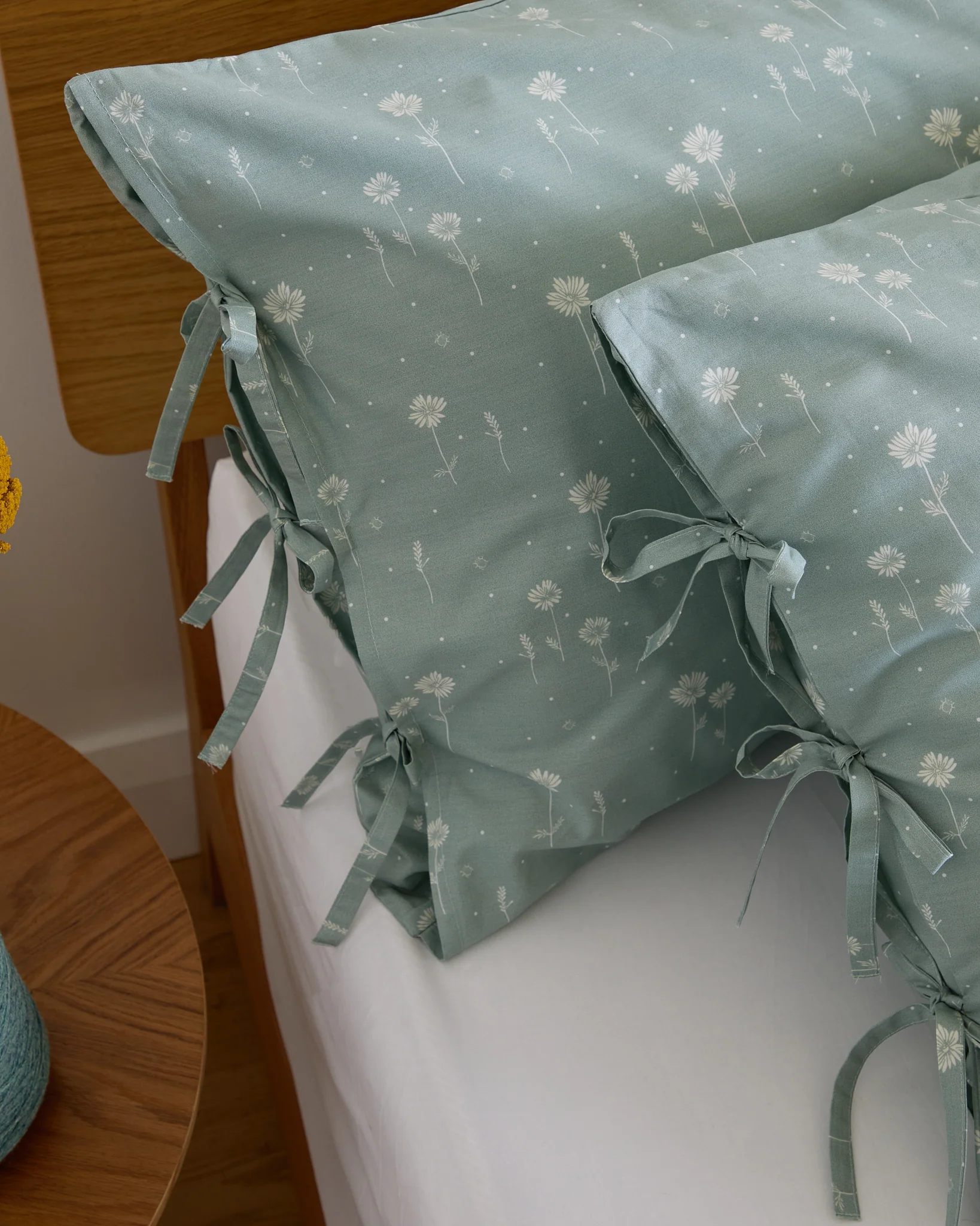 Foxford Daisy Standard Pillowcase Set - Image 2
