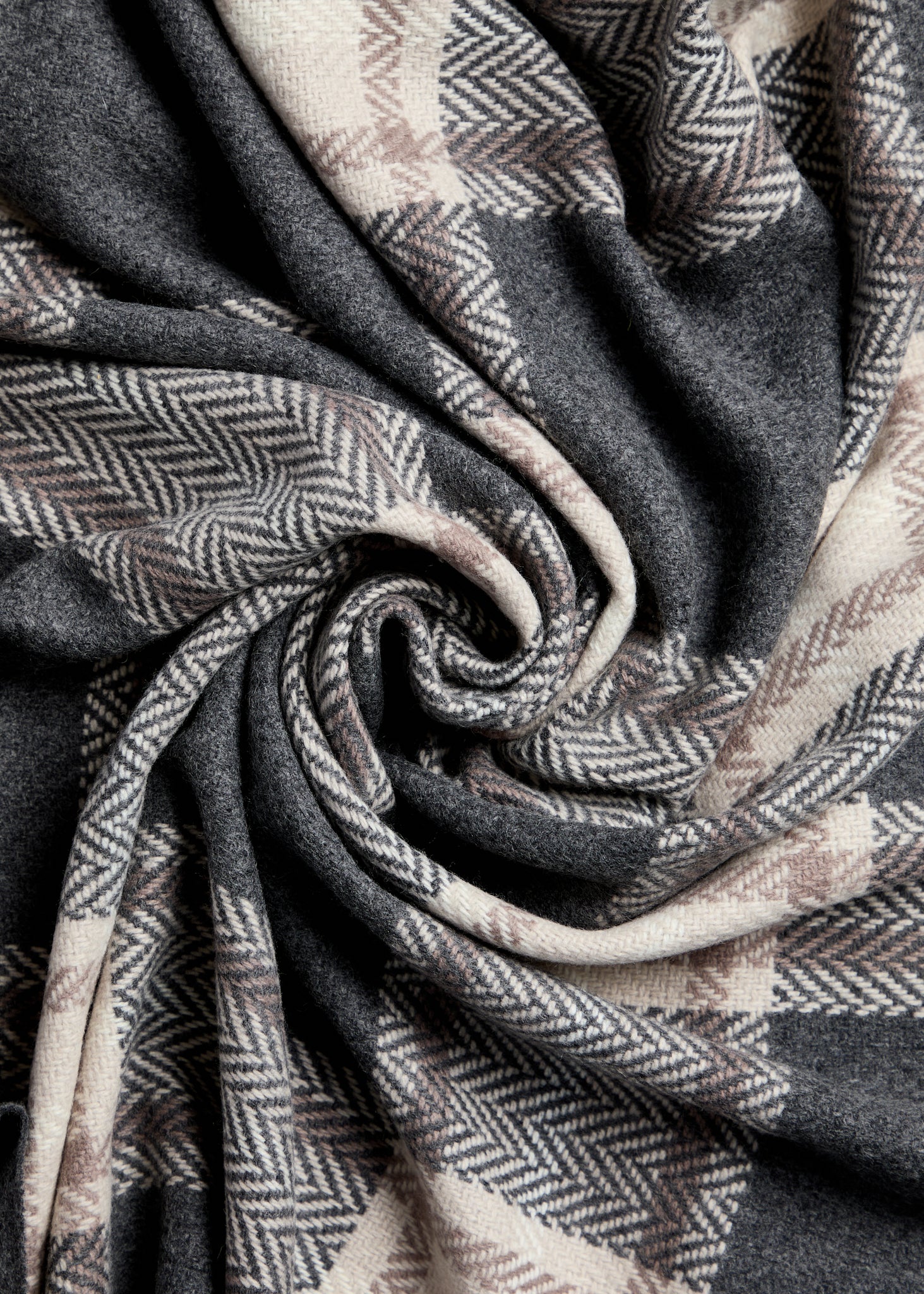 Foxford Dun Chaoin Cashmere and Lambswool Throw - Image 2