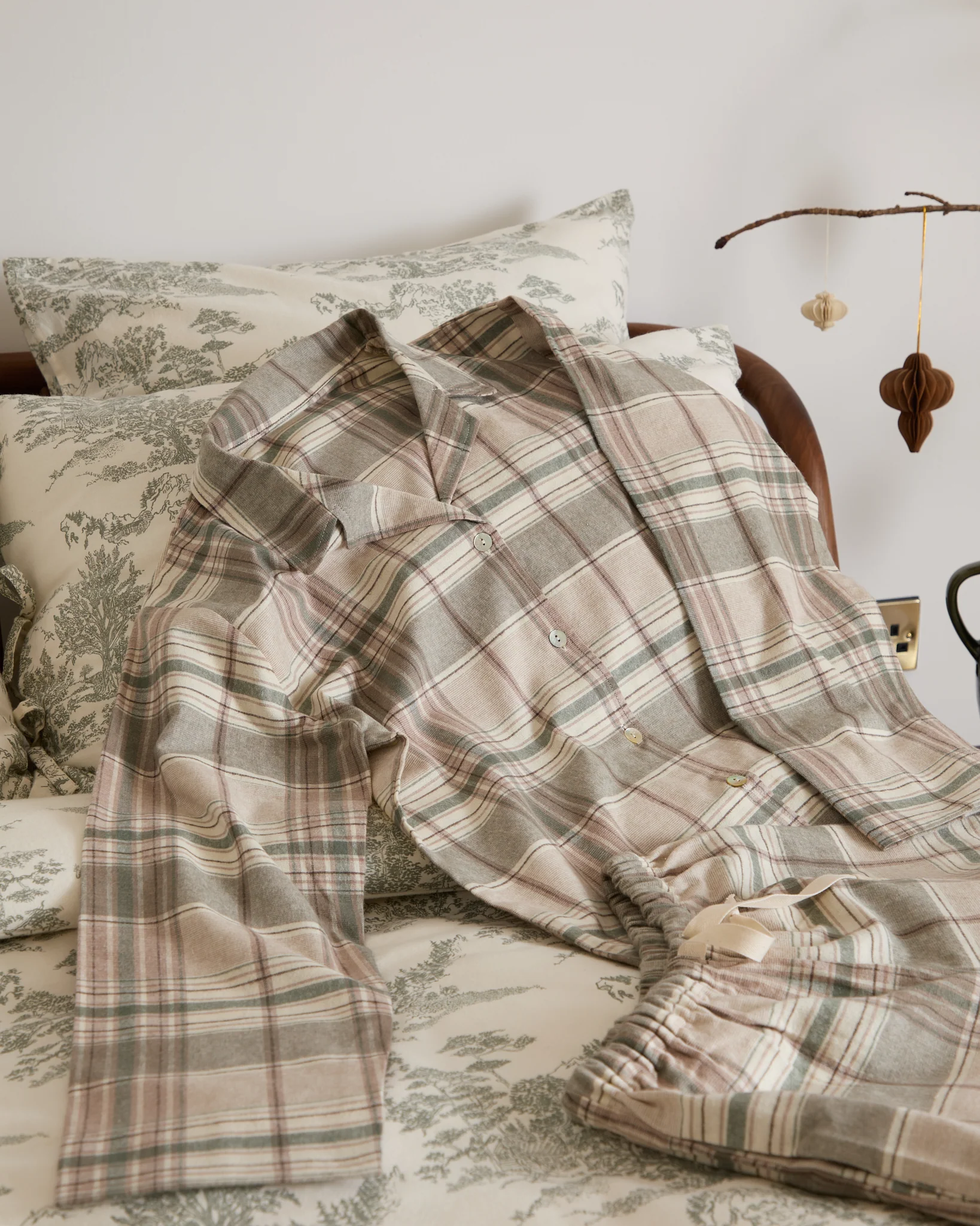 Foxford Eve Tartan Flannel Pyjama Set - Image 5