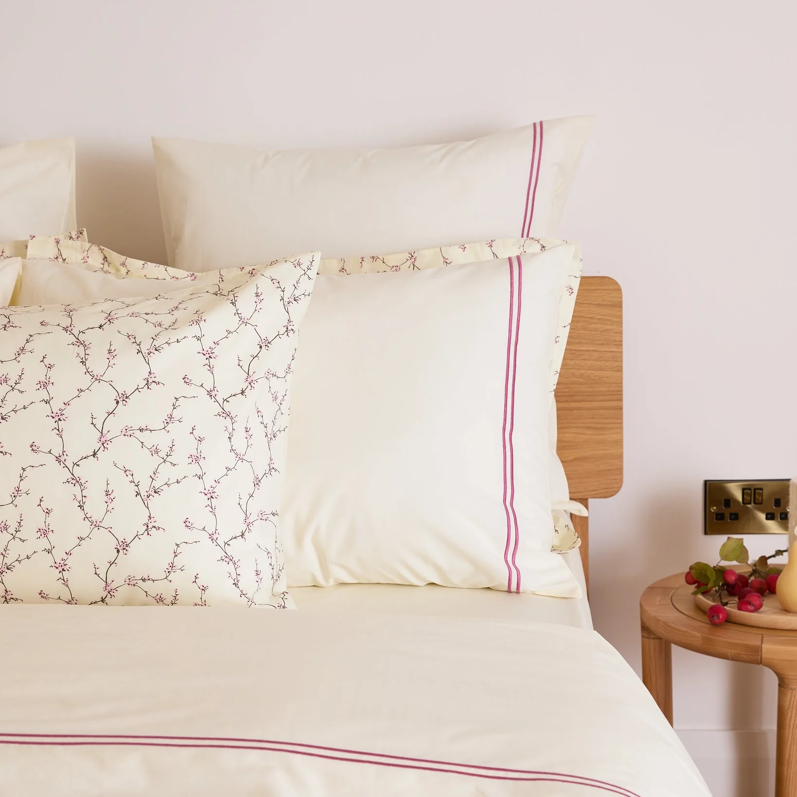 Foxford Evelyn Buttermilk Rolenio Pillowcase Set - Image 3