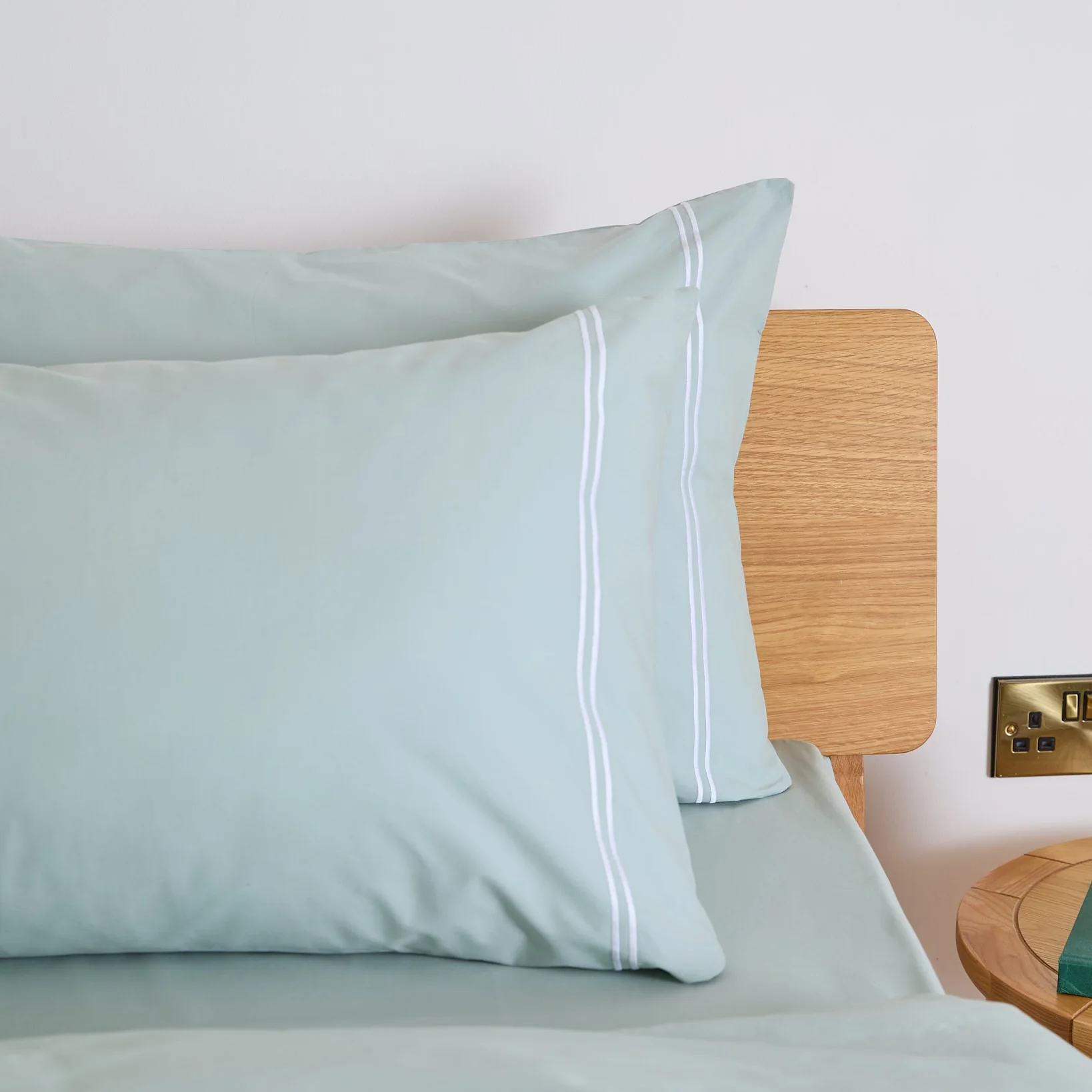 Foxford Evelyn Sage Rolenio Pillowcase Set - Image 2