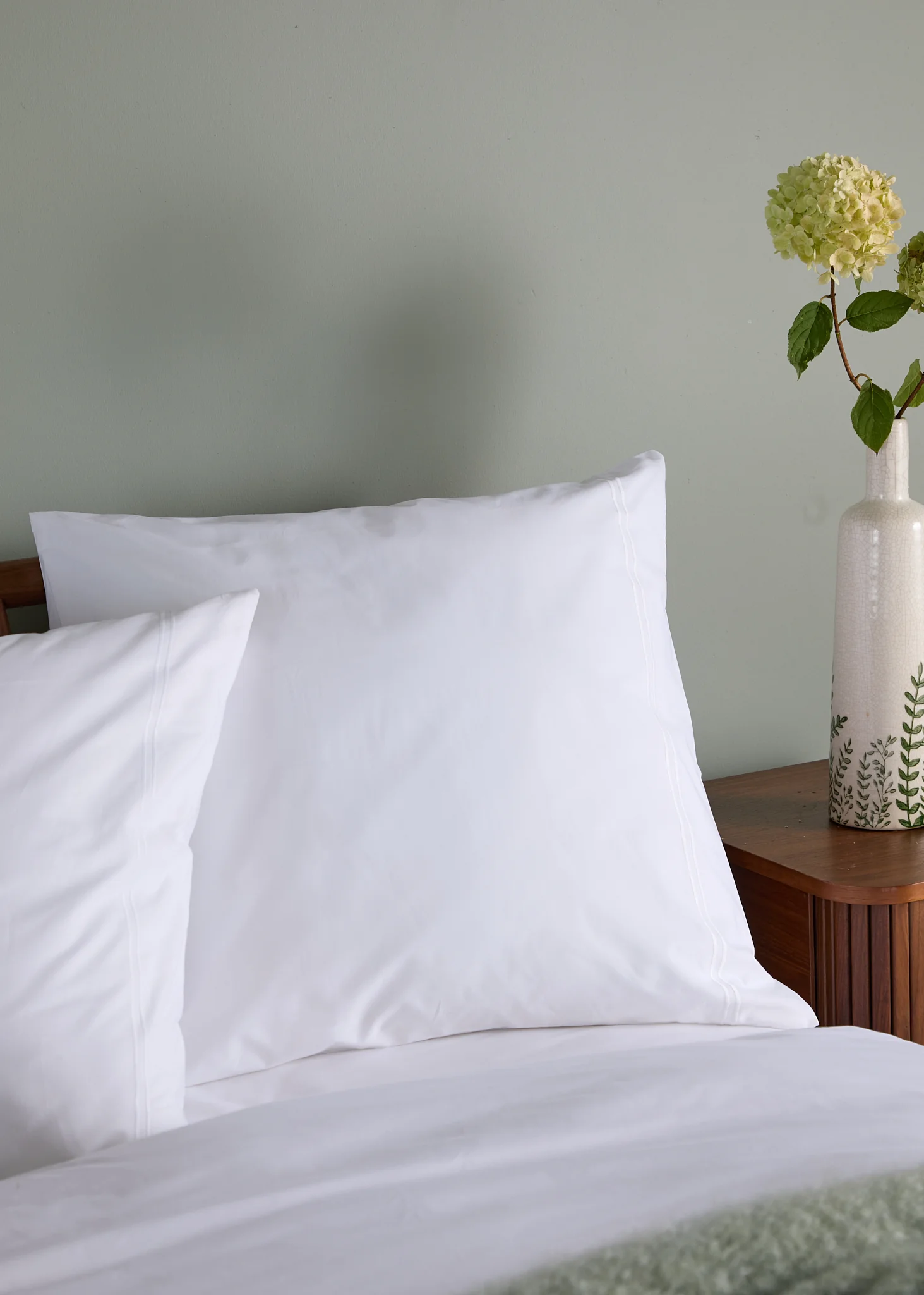 Foxford Evelyn White Rolenio Square Pillowcase - Image 2