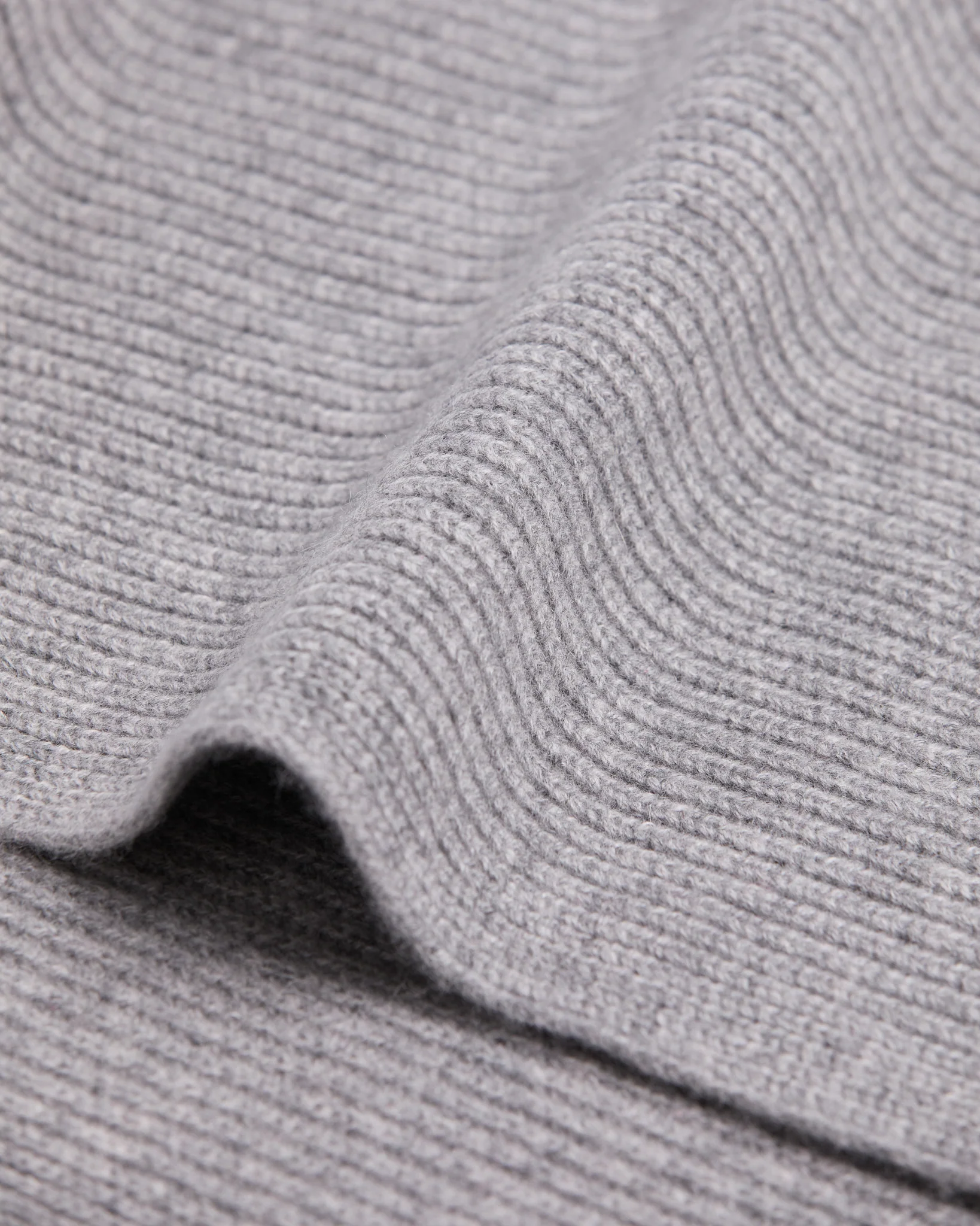 Foxford Grey Ribbed Cashmere Beanie - Image 2