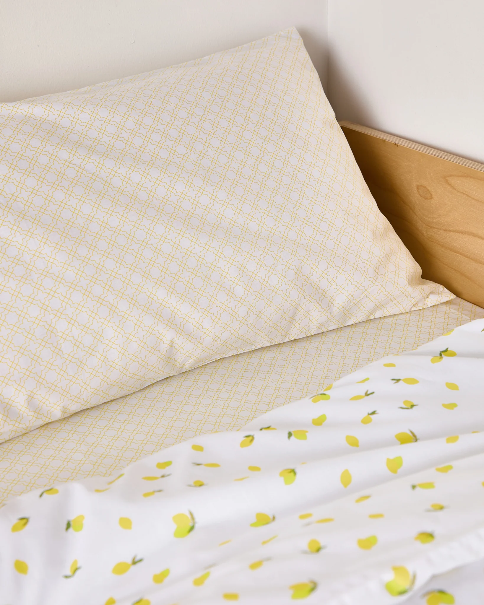Foxford Lemon Trellis Toddler Pillowcase - Image 3