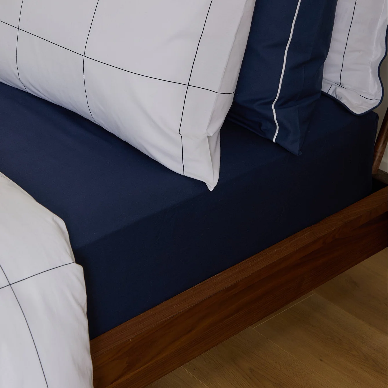 Foxford Navy Fitted Sheet - Image 3
