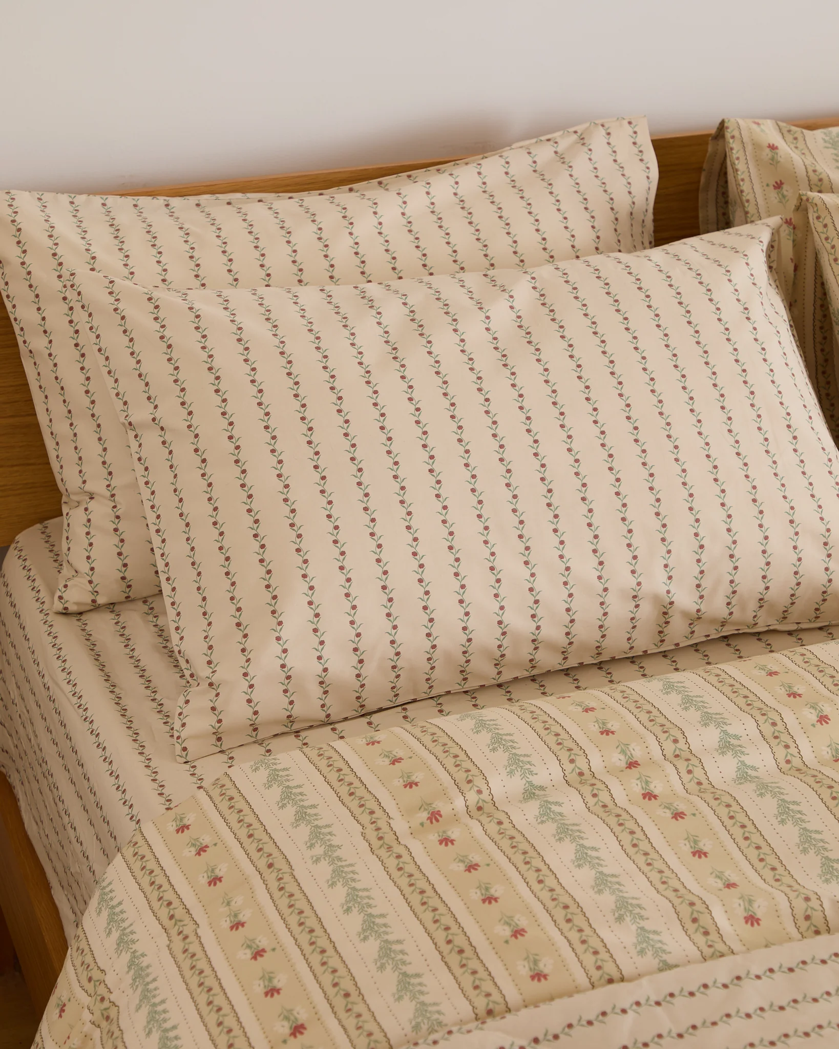 Foxford Rose Stripe Pillowcase Set - Image 2