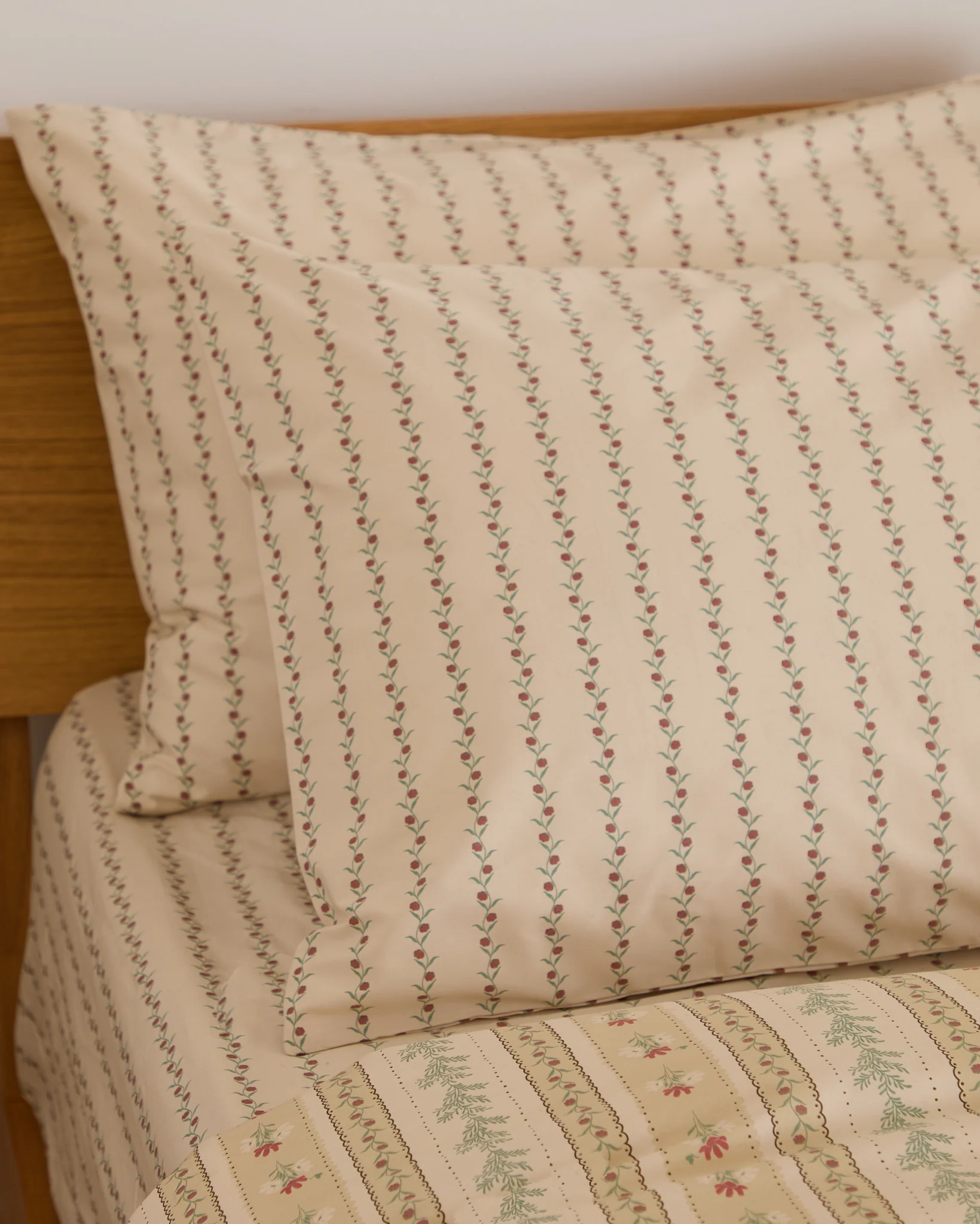 Foxford Rose Stripe Pillowcase Set - Image 3