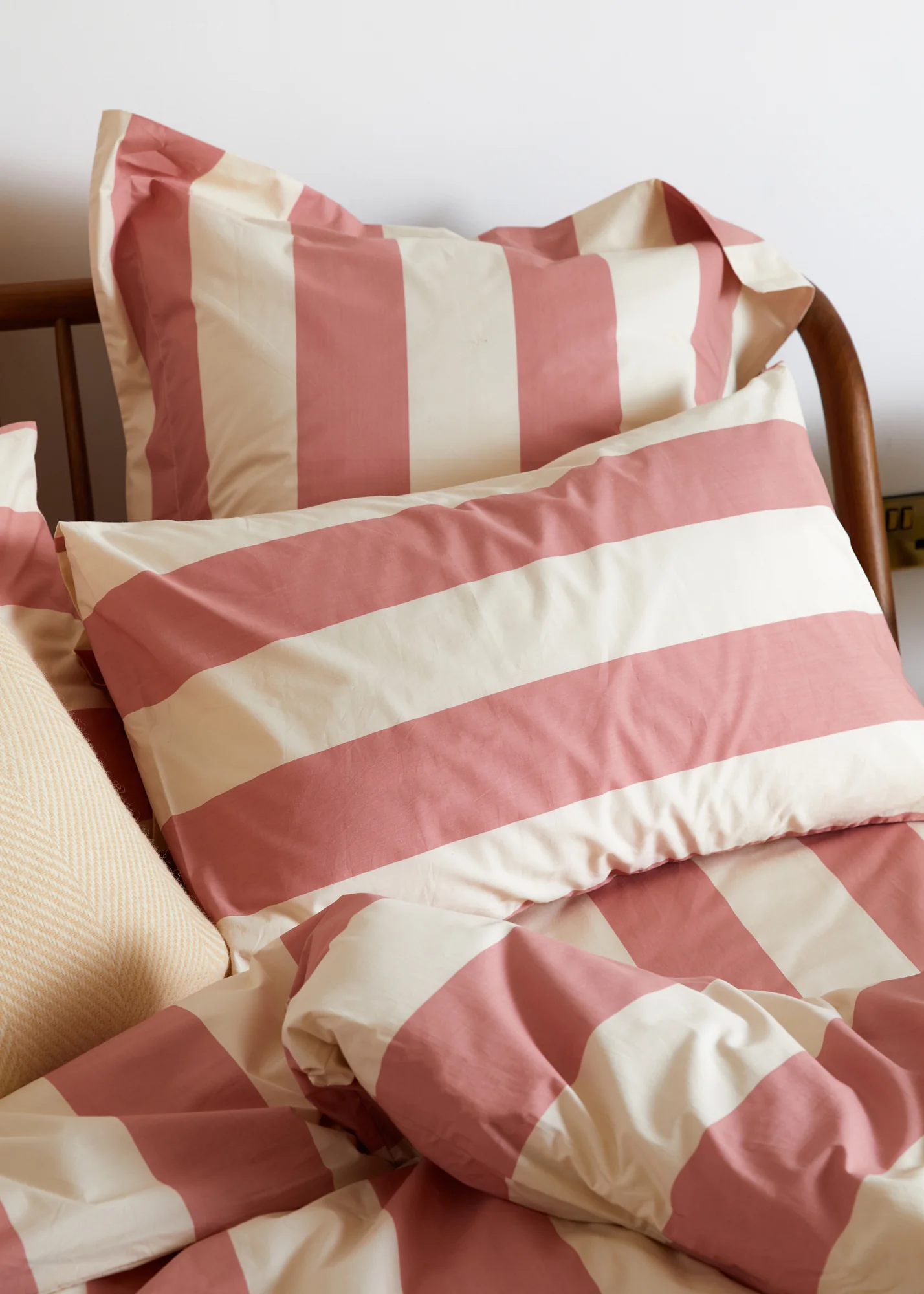 Foxford Rose Wide Stripe Pillowcase Set - Image 2