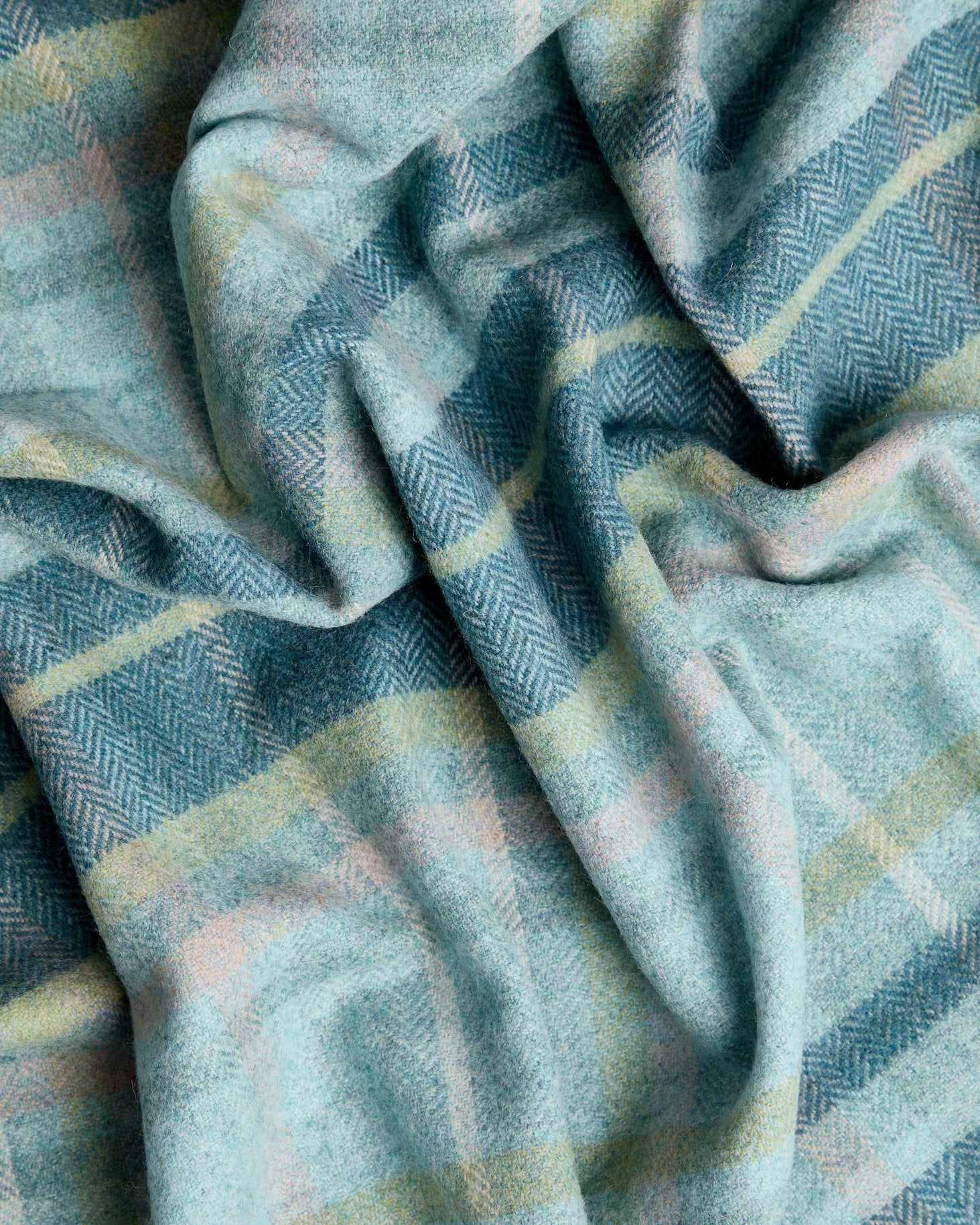 Foxford Rosslare Lambswool Throw - Image 2