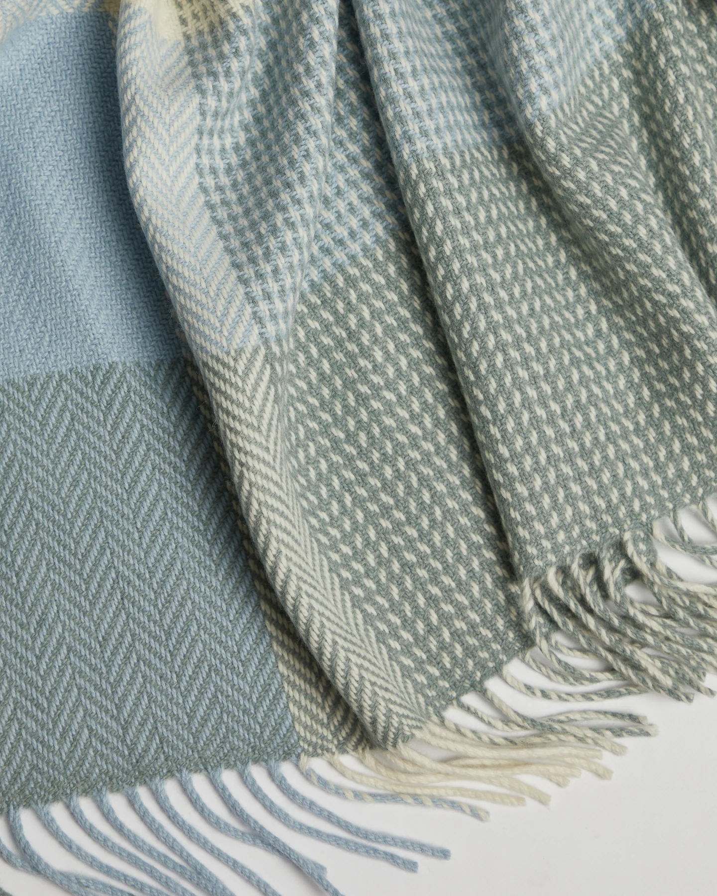 Foxford Tara Cashmere and Lambswool Throw - Image 4