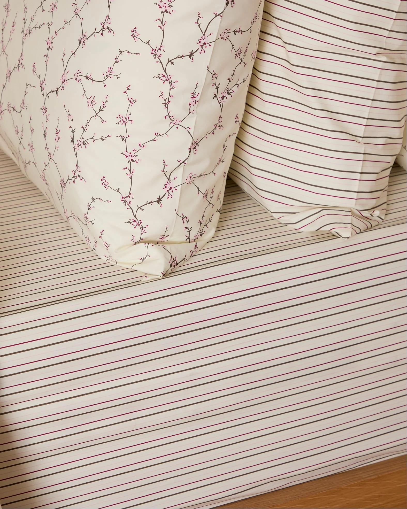 Foxford Tess Stripe Fitted Sheet