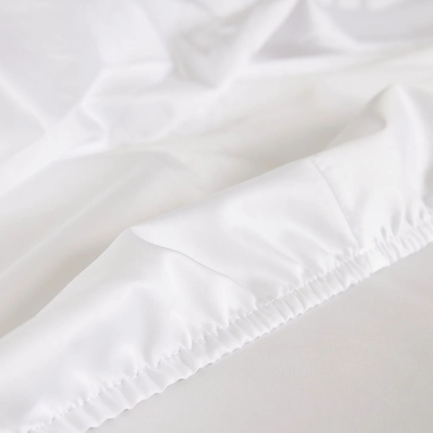 Foxford White Sateen Fitted Sheet - 400 Thread Count - Image 2