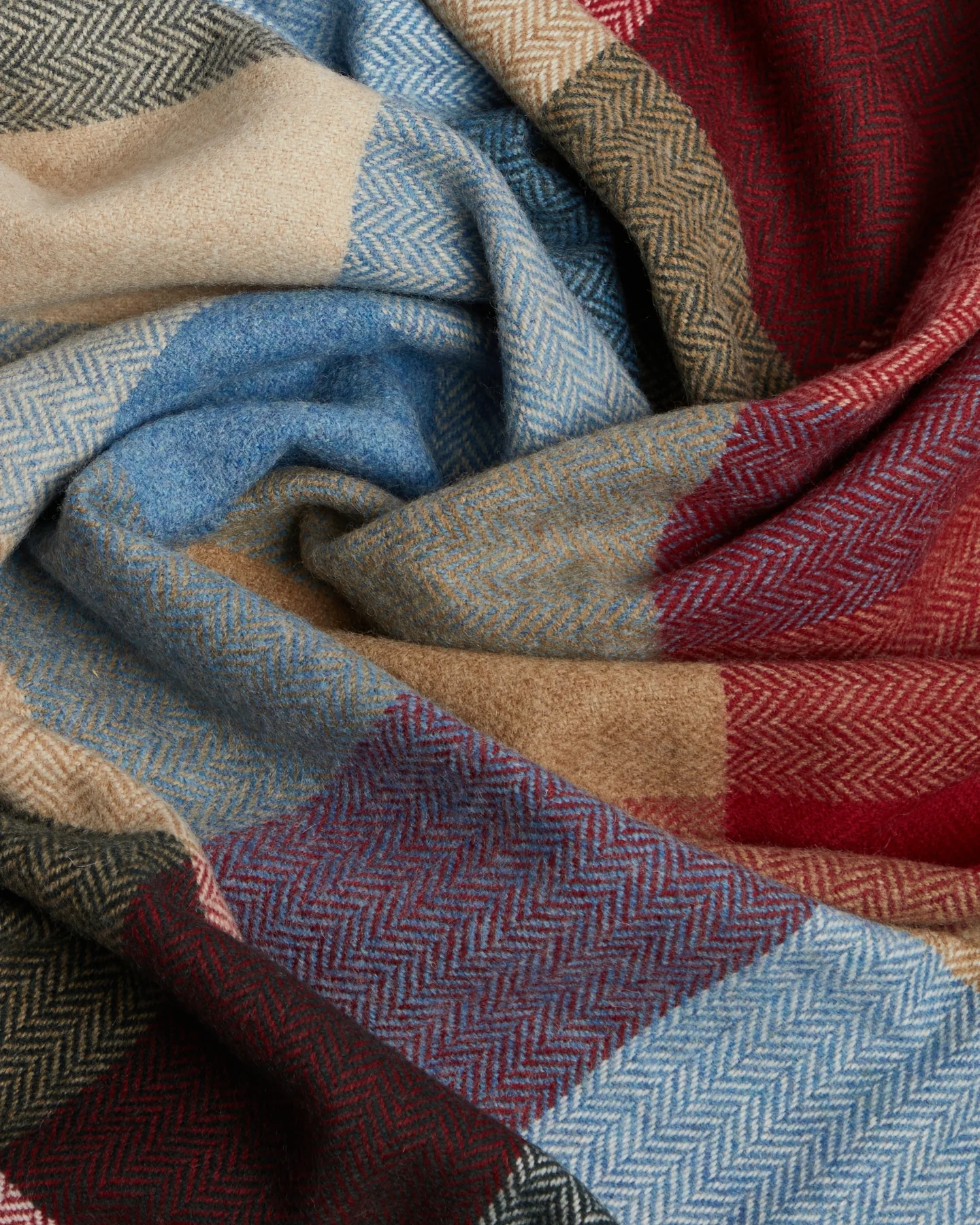 Foxford Woodland Avenue Lambswool Throw - Image 2