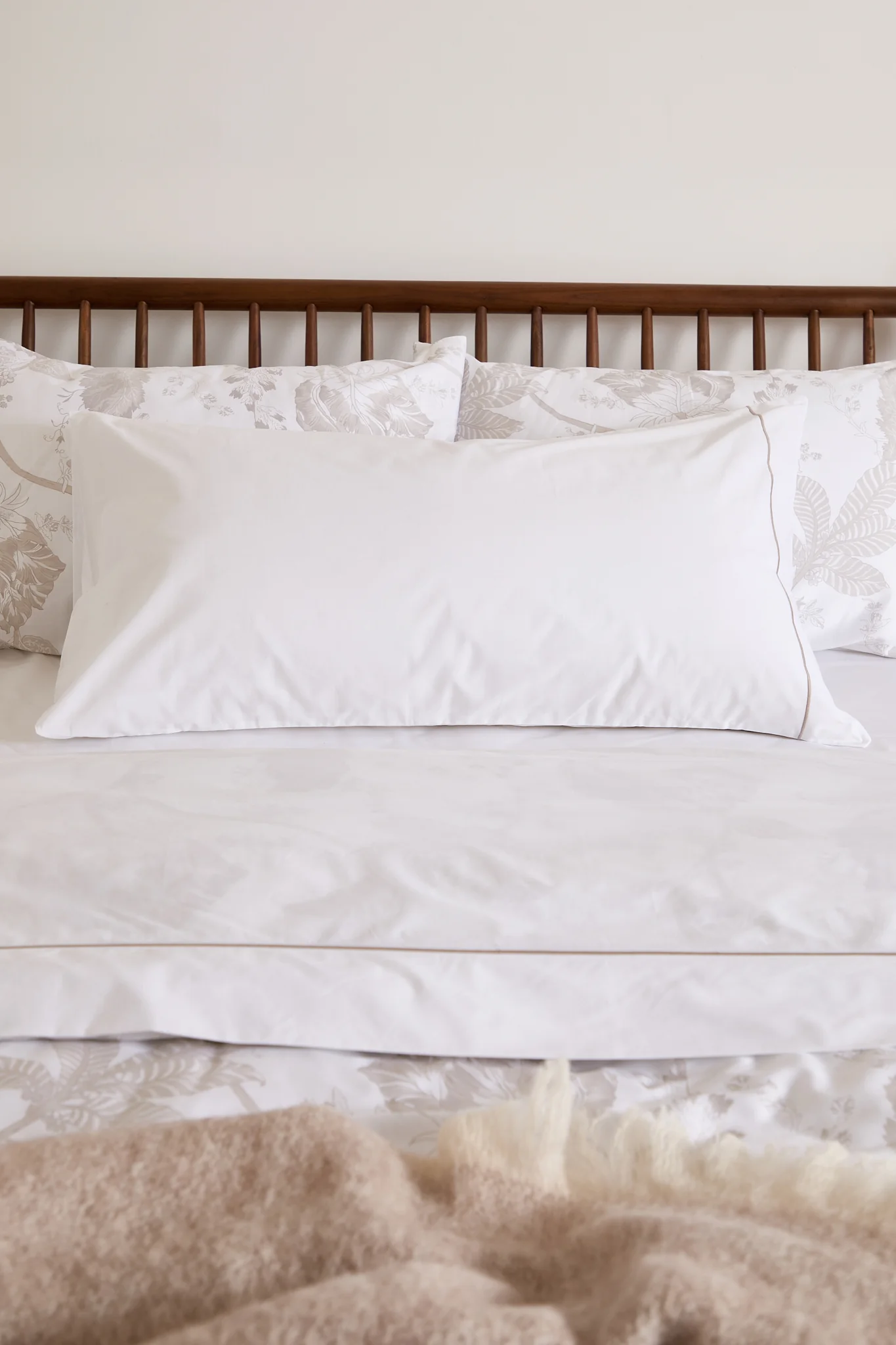 Foxford King Size Pillowcase Pair- White with Nacre Rolenio - Image 2