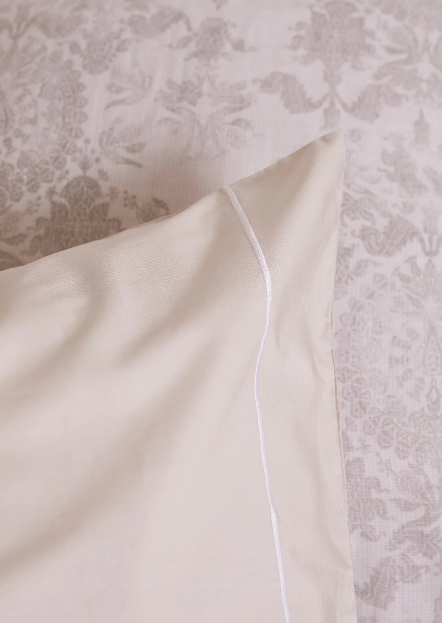 Foxford Standard Nacre Pillowcase with Rolenio - Image 2