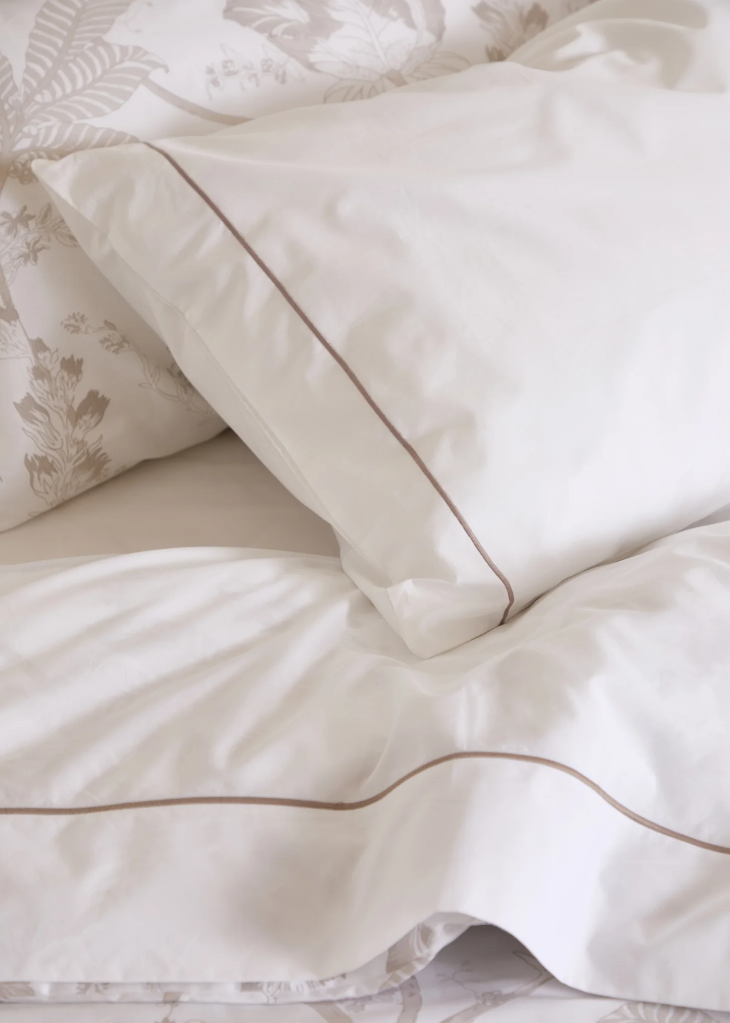 Foxford Standard Nacre Rolenio Pillowcase - Image 4