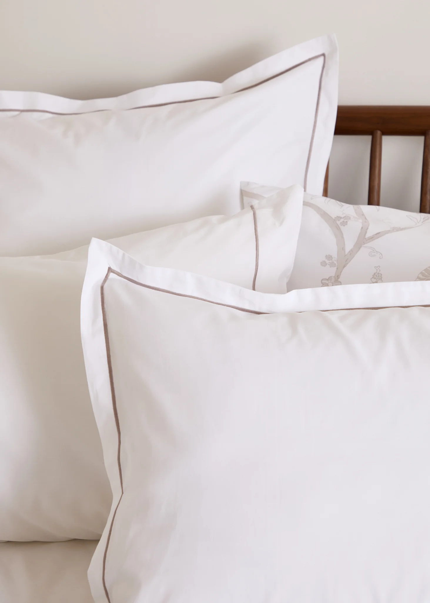 Foxford Standard Nacre Rolenio Pillowcase - Image 8